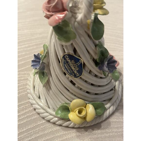 Capodimonte Ceramic Porcelain Woven Bell Flowers Hand Made 4” Tall Vintage - Picture 1 of 3